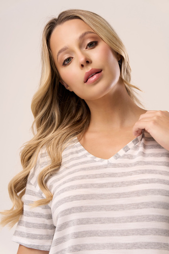 Blúzka Serina Babell so svetlými pruhmi - viskóza, krátky rukáv, výstrih do V | štýlová a pohodlná