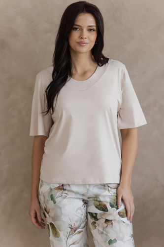 Pyžamo 3567 Aphrodite Taro beige- Bavlnené dámske pyžamo s kvetinovou potlačou, rukáv 7/8