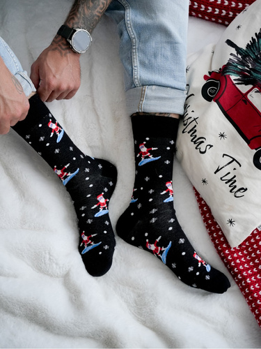 1290-032 Pánske vianočné ponožky Milena - Santa on Snowboard, čierne