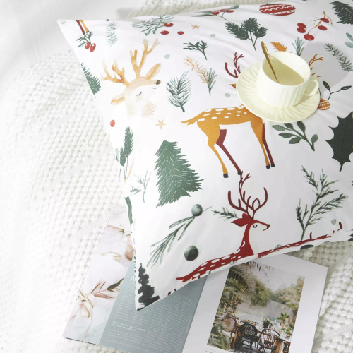 Vianočný les Vianočné mikrosaténové posteľné prádlo biele I25 Spod Igły i Nitki - mäkké, hladké a odolné