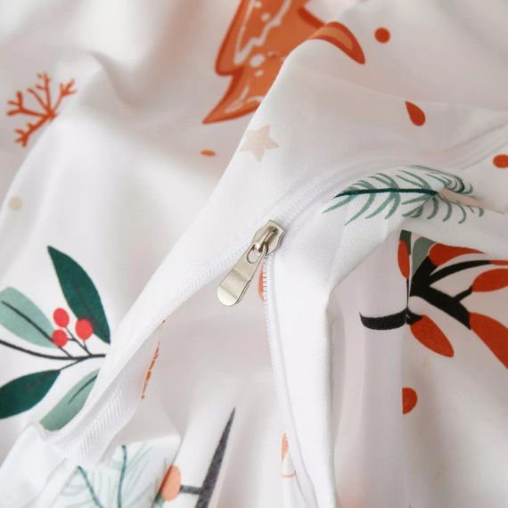 Perníkové vianočné mikrosaténové obliečky biele I25 Spod Igły i Nitki - mäkké, hladké a odolné