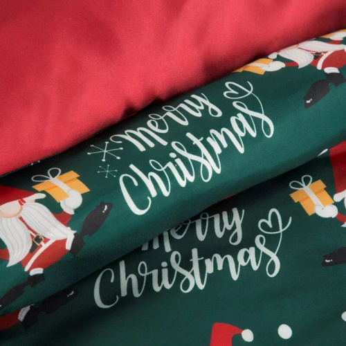 Vianočná posteľná bielizeň Galdor z mikrovlákna Eurofirany zeleno-červení škriatkovia - mäkká, ľahká a ľahko udržiavateľná, so zapínaním na zips
