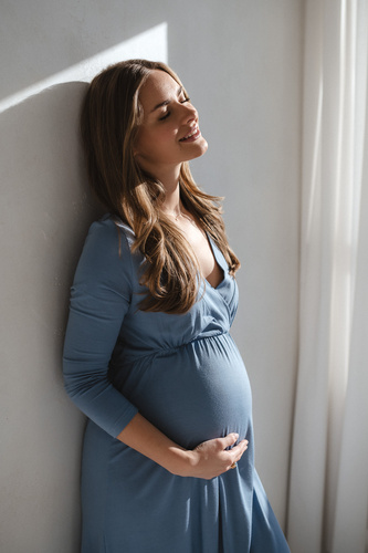 Hviezdna ľahká tehotenská a dojčiaca bambusová nočná košeľa 7/8 Milk&Love modrá - priedušná, pre nemocnice, pohodlné dojčenie