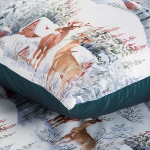 Vianočná posteľná bielizeň Fairyland zo zelenej zimnej krajiny z mikrovlákna Eurofirany - mäkká, ľahká a ľahko udržiavateľná, so zapínaním na zips