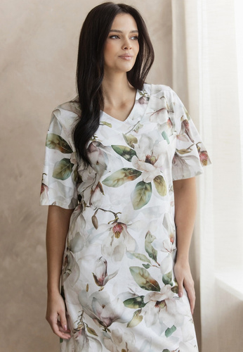 Dámska nočná košeľa Afrodyta 3566 Taro – bavlna, magnólia, rastlinný vzor