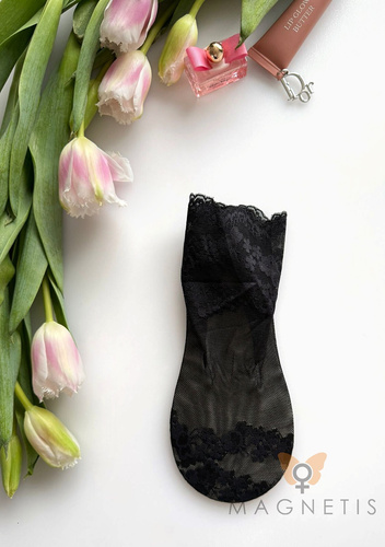Dámske čipkované ponožky Magnetis GC-251134 s kvetinovým vzorom a bavlnenou podrážkou black