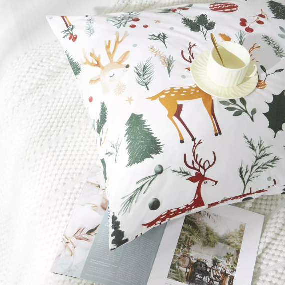 Vianočný les Vianočné mikrosaténové posteľné prádlo biele I25 Spod Igły i Nitki - mäkké, hladké a odolné