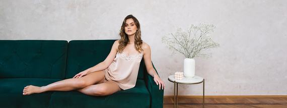 Dotykové dámske pyžamo slim fit, krátke šortky Italian Fashion - béžová