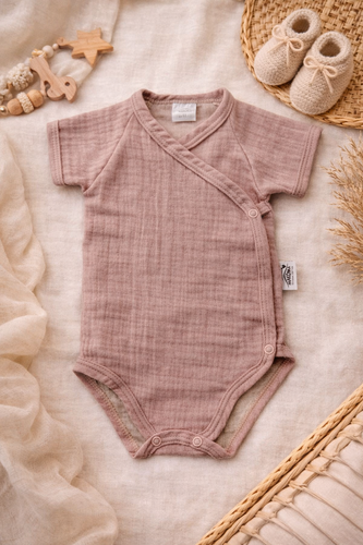 Mušelínové body Just Muslin 03235KR Makoma rose- krátky rukáv, obálka, 100% bavlna