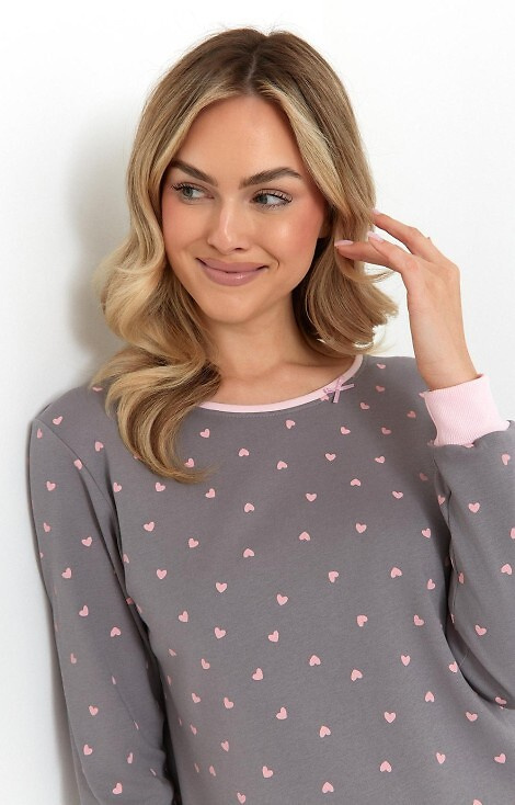 493 Dámska nočná košeľa Cana graphite - interlocková bavlna, srdiečka, dlhý rukáv