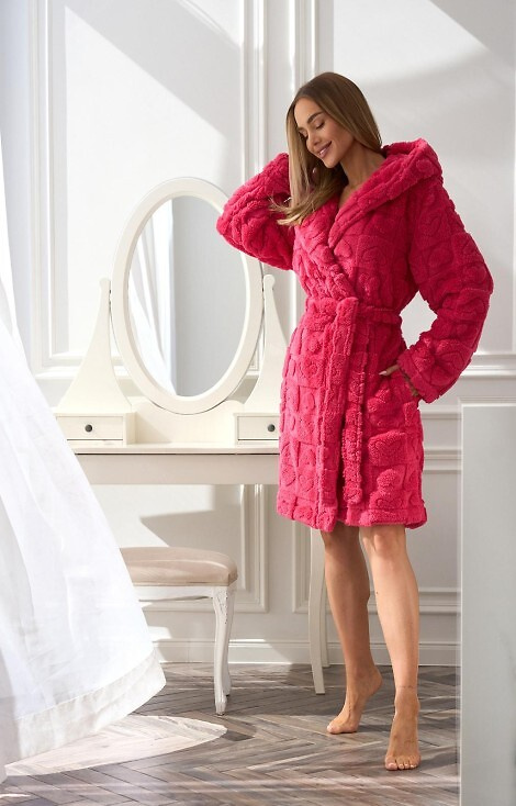 2553 Valentina Dámsky krátky župan L&L s kapucňou a vreckami - malinový