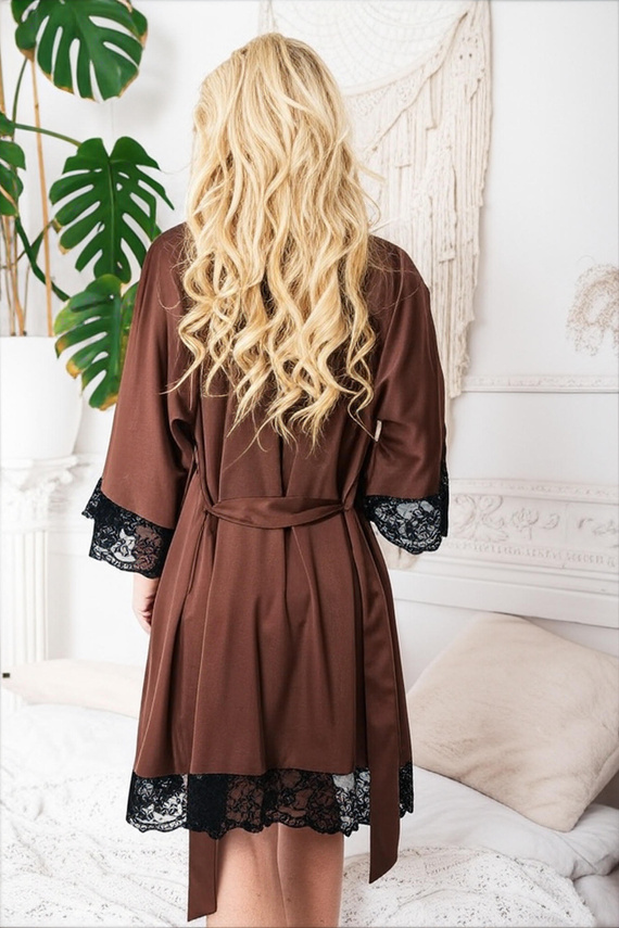 Sumi Kalimo - dámsky saténový župan s čipkou, elegantný hnedý župan s opaskom