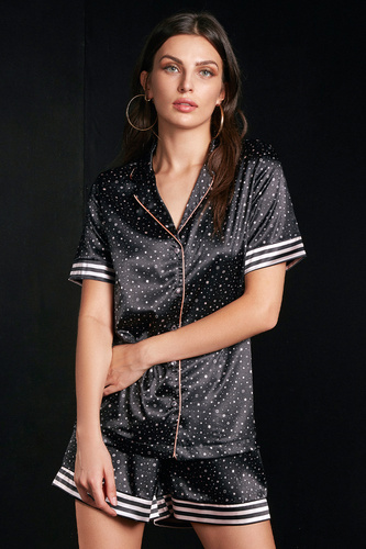 D1101 Dámske saténové pyžamo Exes - tričko a šortky s hviezdičkami