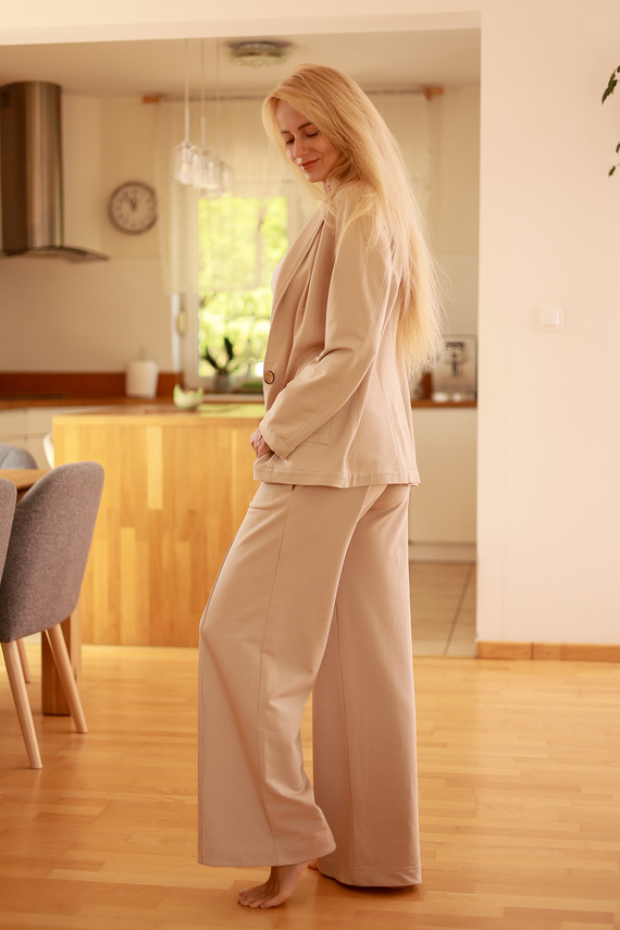 Emi - elegantná dámska bunda, 95% bavlna 5% elastan | Poľská značka Mirale - béžová