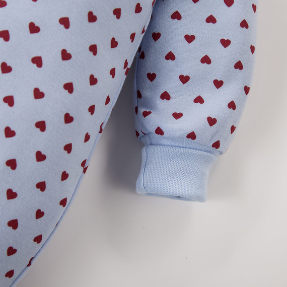 Dojčenský overal Love Eevi modrý so srdiečkami 100 % bavlna s preklápacími rukávmi