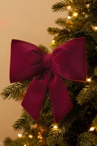 Vianočný vankúš Cocard Spod Igły i Nitki - bordový zamatový vankúš, certifikovaný Oeko-Tex