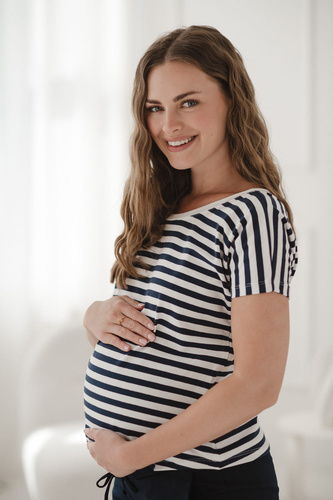 Blúzka na dva spôsoby tehotenstva a dojčenia | Krátky rukáv, pohodlné tmavo modré a biele pruhy Milk&Love