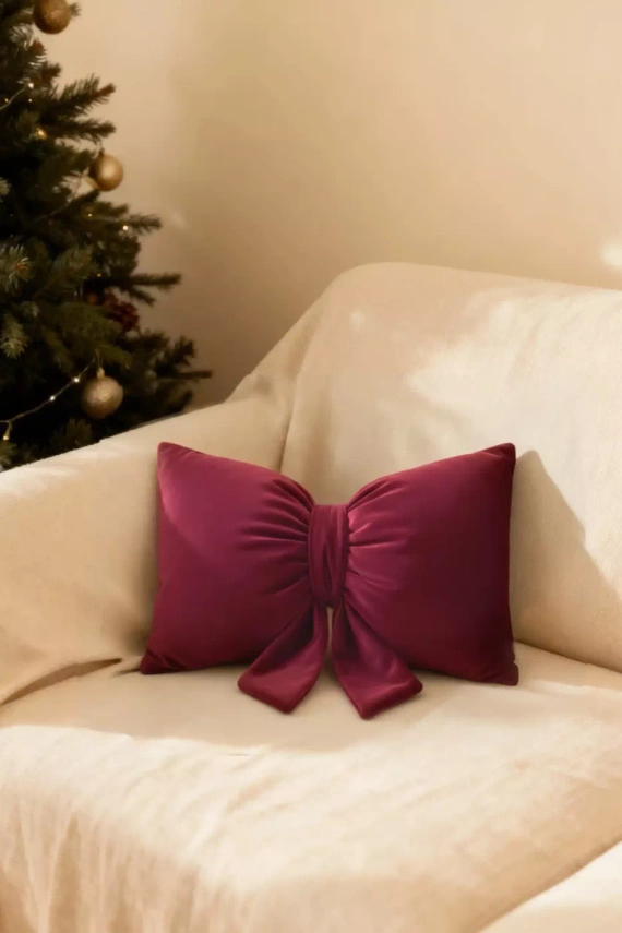 Vianočný vankúš Cocard Spod Igły i Nitki - bordový zamatový vankúš, certifikovaný Oeko-Tex