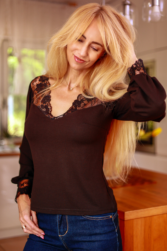 Laila - elegantná dámska blúzka z viskózy s čipkou | Poľský výrobca Mirale