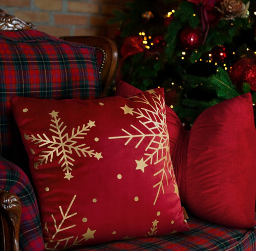 Chp 237 Vianočná velúrová obliečka na vankúš Eurofirany červená - mäkká, elegantná dekorácia