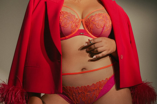 2162 Žiarivá mäkká čipkovaná podprsenka bez vypchávok