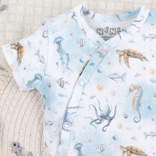 ABN-5443 Sea Of Joy Nini obálkové body s krátkym rukávom - organická bavlna, pre bábätká