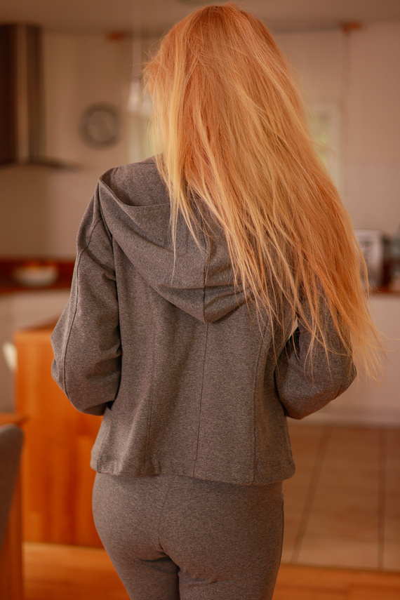 Adela - dámska bunda s kapucňou, 95% bavlna 5% elastan | Poľská značka Mirale - sivá