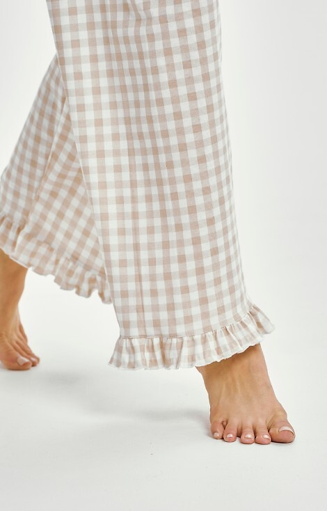 3438 Vera Taro dámske bavlnené pyžamo béžové - dlhý rukáv, károvaná nohavica s volánom