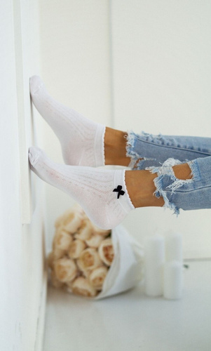 0859 Dámske nohy s mašľou Milena - štýl a pohodlie - biele 2 (čierna mašľa)