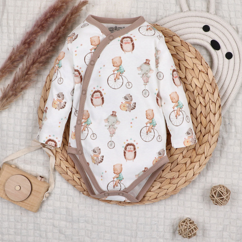 ABN-5581 Detské obálkové body Circus od Nini - 100% organická bavlna, zapínanie bez niklu, vyrobené v Poľsku