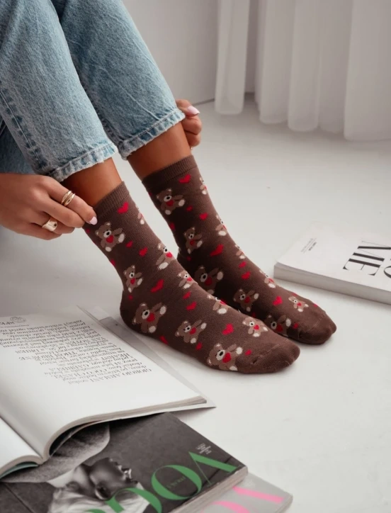 0200-202 Dámske ponožky Milena Medvedíky so srdiečkami Valentín, hnedá bavlna, roztomilý vzor, 37-41