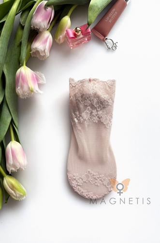 Dámske čipkované ponožky Magnetis GC-251134 s kvetinovým vzorom a bavlnenou podrážkou light pink