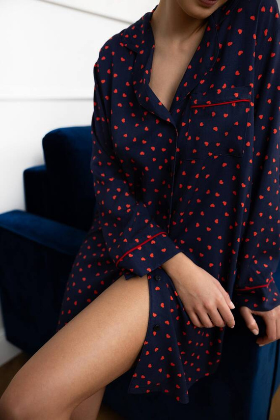 Nočná košeľa Sophia s rozopínaním od značky Sensis - tmavomodrá