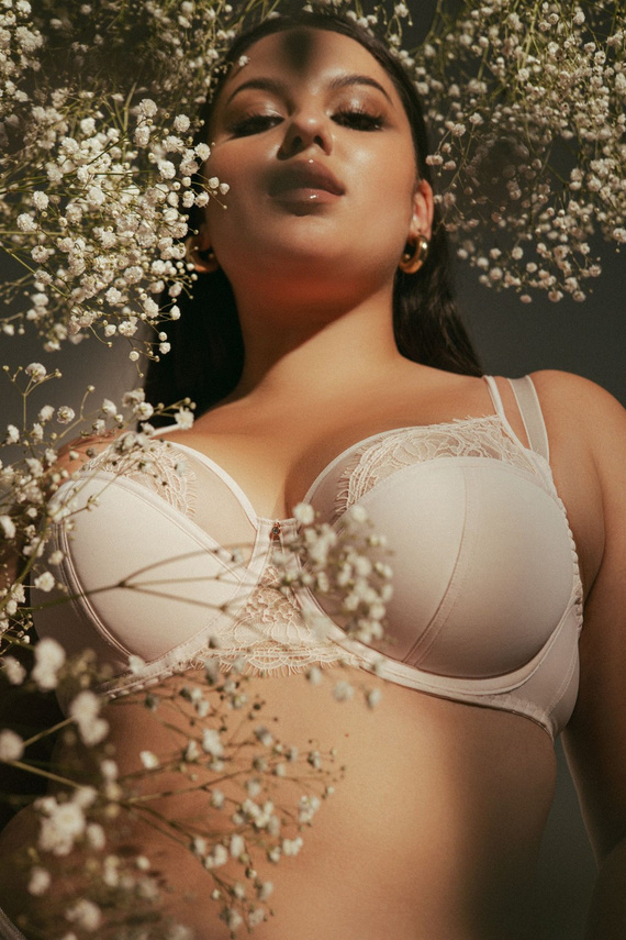 2163 AVA Powder Powder Polomäkká elegantná podprsenka s čipkou