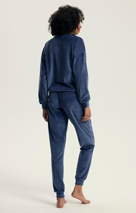 43722 Delanie Dámske velúrové pyžamo Henderson s dlhým rukávom a nohavicami