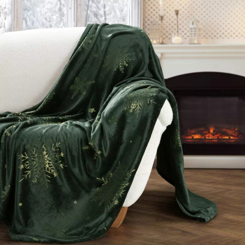 Eurofirany Vianočná prikrývka zelená - mäkký prehoz z mikrovlákna, 240 g/m²