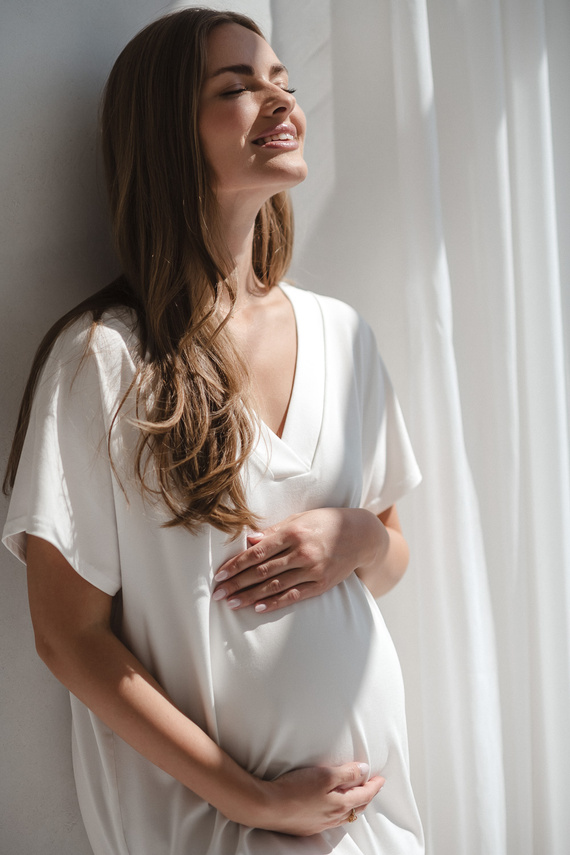 Mesačná nočná košeľa pre tehotné a dojčiace ženy Milk&Love - krémová viskóza, oversize | Poľská kvalita