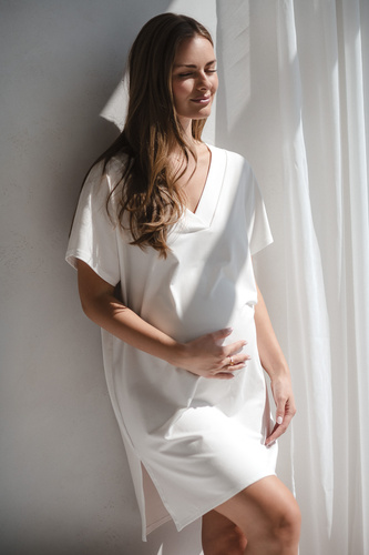 Mesačná nočná košeľa pre tehotné a dojčiace ženy Milk&Love - krémová viskóza, oversize | Poľská kvalita