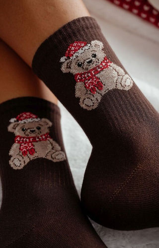 1283-031 Dámske ponožky Milena hnedé - Vianočný medvedík, bavlna