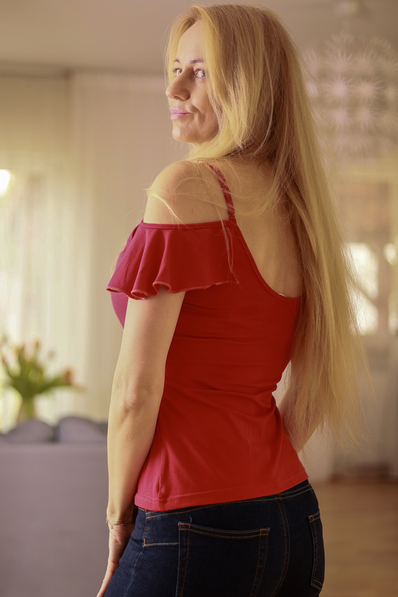 Vera Dámska blúzka Mirale - otvorené ramená, volánik, viskóza - červená