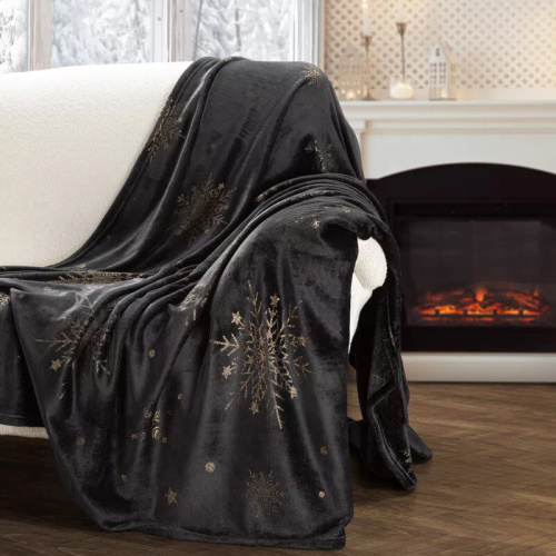 Eurofirany Vianočná prikrývka čierno-zlaté snehové vločky - mäkký prehoz z mikrovlákna, 240 g/m²