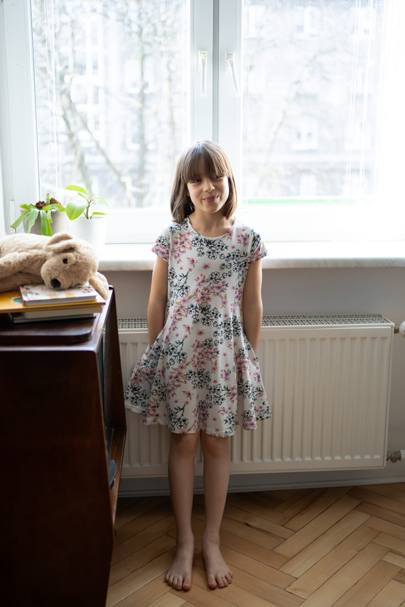 Detské šaty Córka Milk & Love svetlé kvety rozšírené