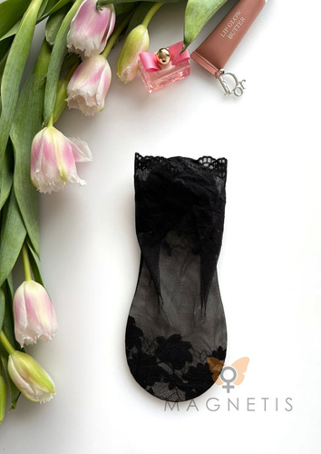 Dámske čipkované ponožky Magnetis GC-251133 s kvetinovým vzorom a bavlnenou podrážkou black