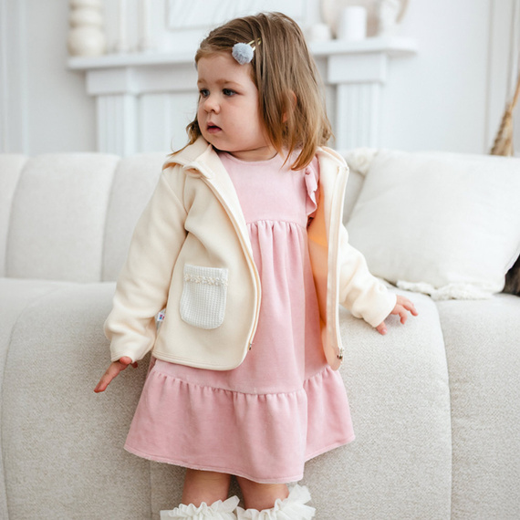 Fluffy Tails Eevi velúrové šaty - ružové, s volánmi na ramenách