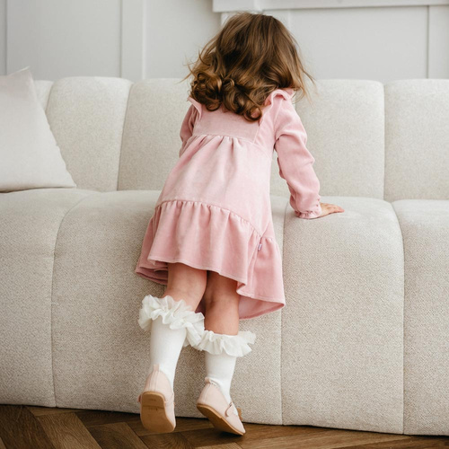 Fluffy Tails Eevi velúrové šaty - ružové, s volánmi na ramenách