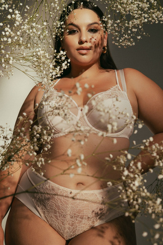 2163 AVA Powder Powder Polomäkká elegantná podprsenka s čipkou